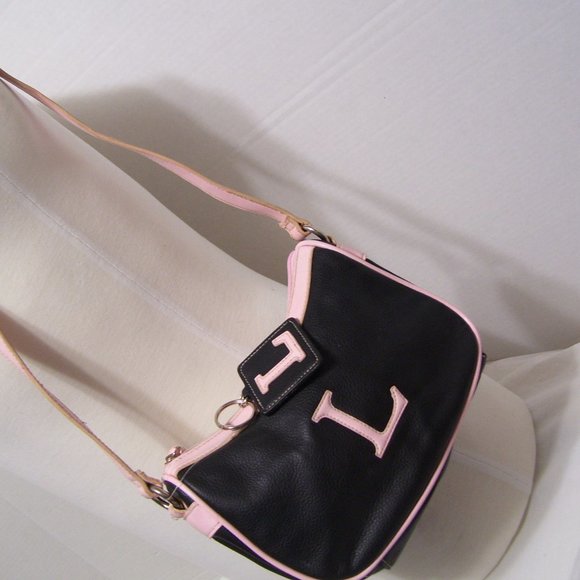 🏵️🏵️ 2/$15 🏵️🏵️ Fashion Handbag Vegan Initial "L"  Black and Pink T… - Picture 3 of 4